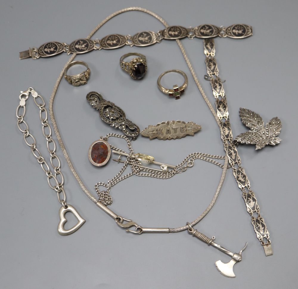 Mixed jewellery including 925 and niello bracelet, silver Kate brooch, etc.
